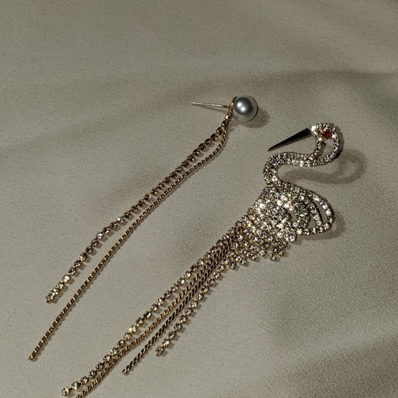 Brand new rhinestone earrings - Picture 3 of 3